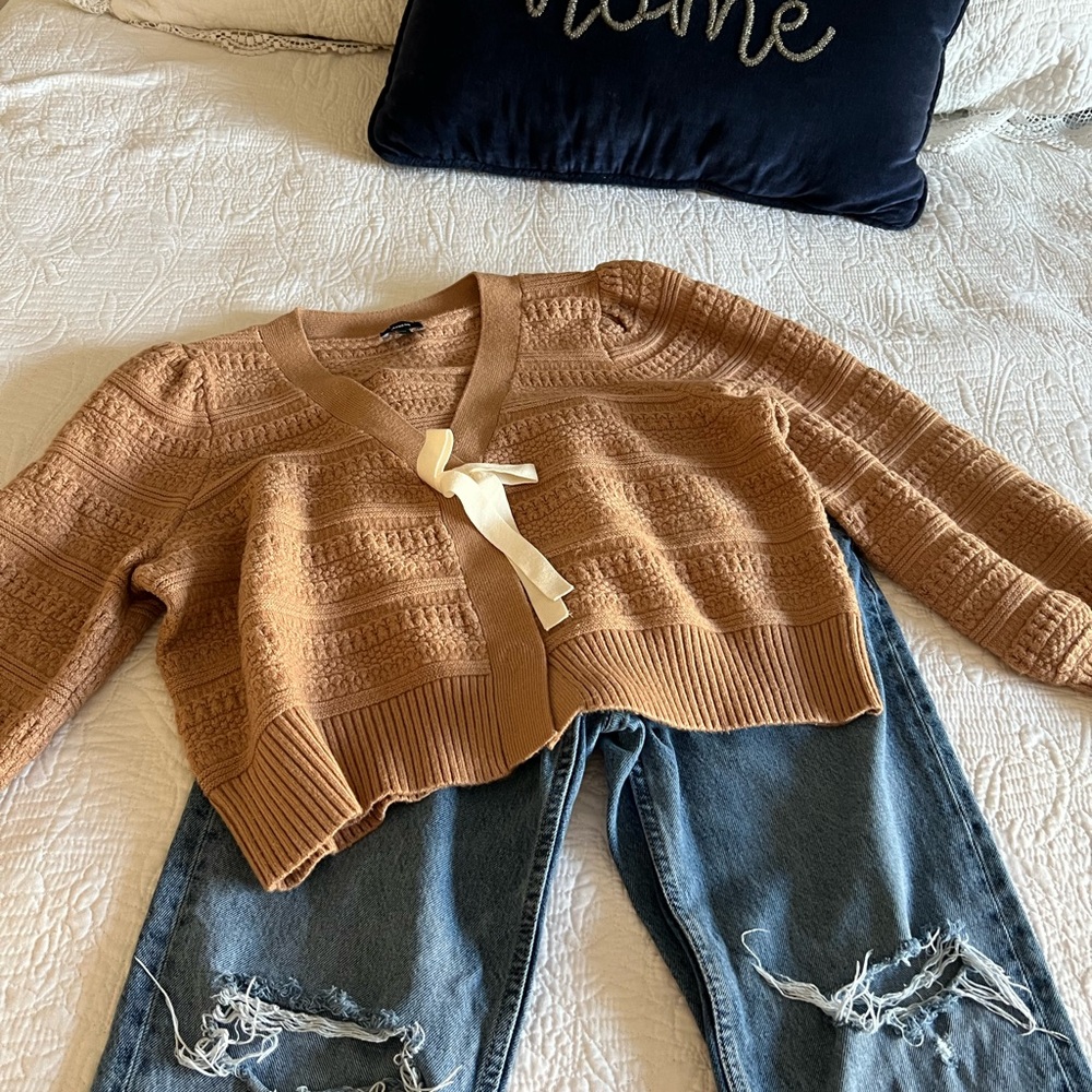 Express Tan Cardigan with Cream Bow - Picture 3 of 6